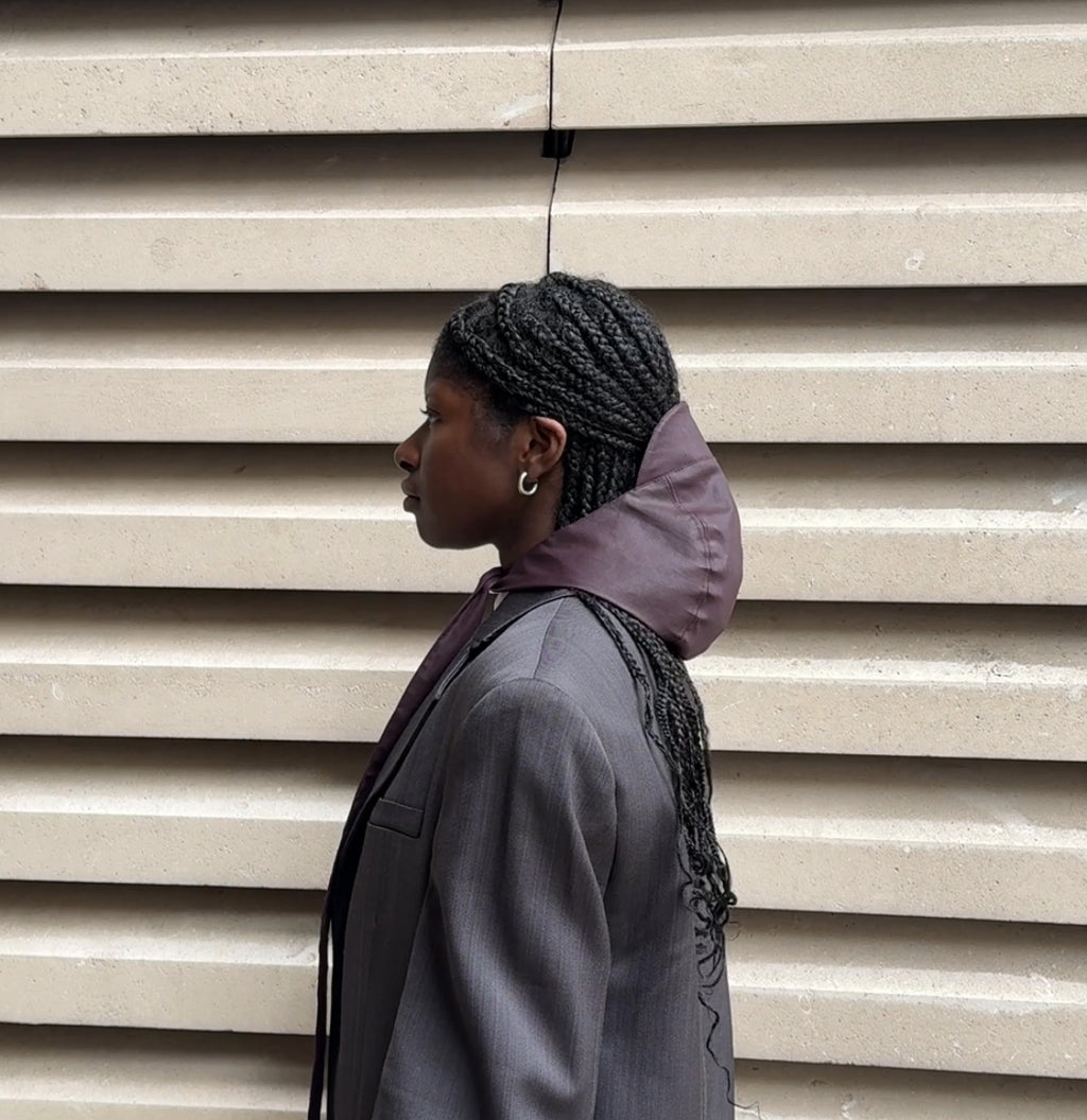 Bonnet hat with tie
