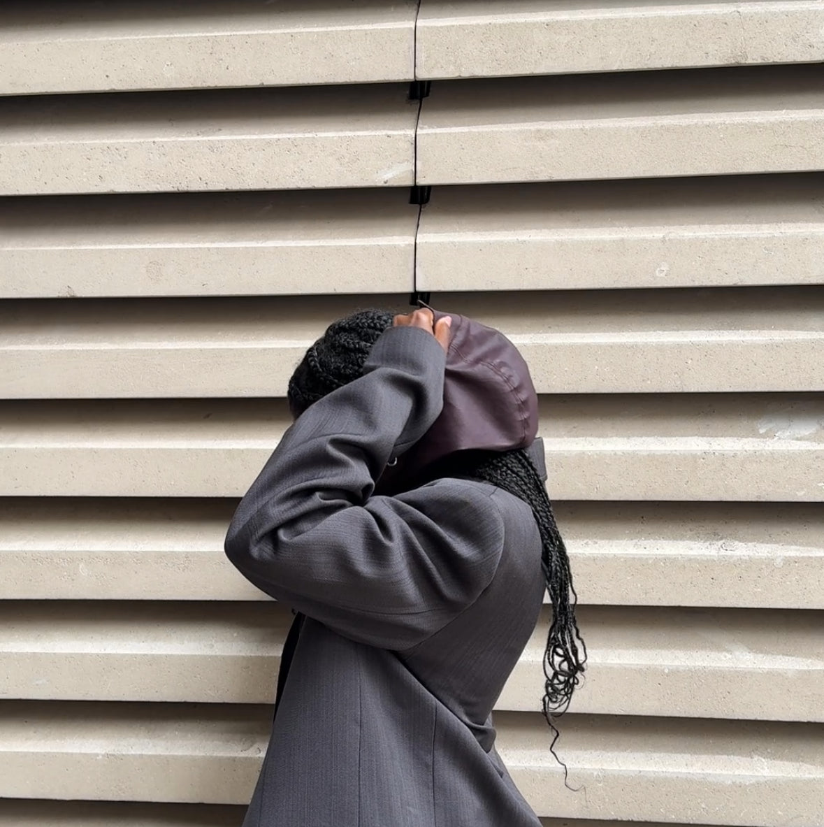 Bonnet hat with tie