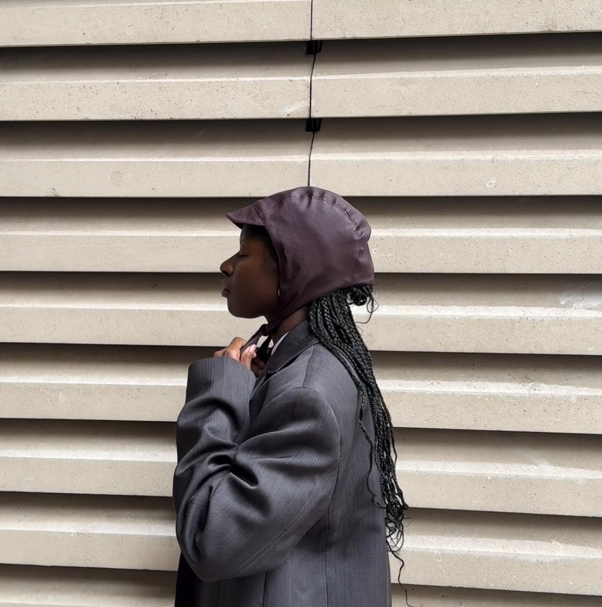 Bonnet hat with tie