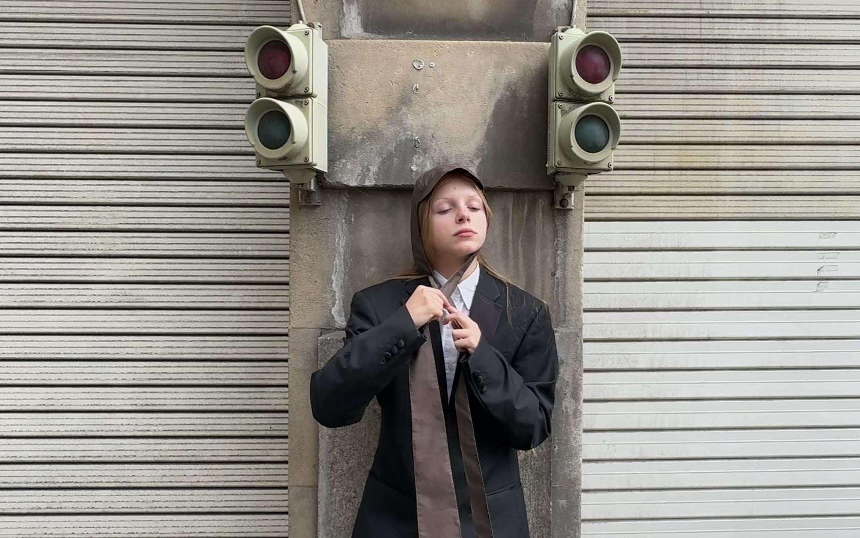 Bonnet hat with tie